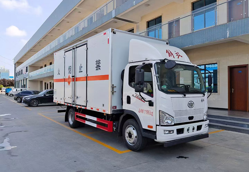 國六解放J6F危險(xiǎn)品廂式運(yùn)輸車|爆破器材運(yùn)輸車